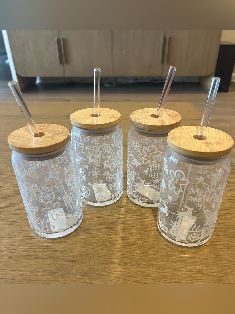 Set of 4 Holiday Glass Tumblers with Bamboo Lids & Straws - 16oz